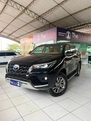 TOYOTA HILUX SW4 2.8 D-4D TURBO DIESEL SRX 7L 4X4 AUTOMÁTICO TOYOTA HILUX SW4 2.8 D-4D TURBO DIESEL SRX 7L 4X4 AUTOMÁTICO